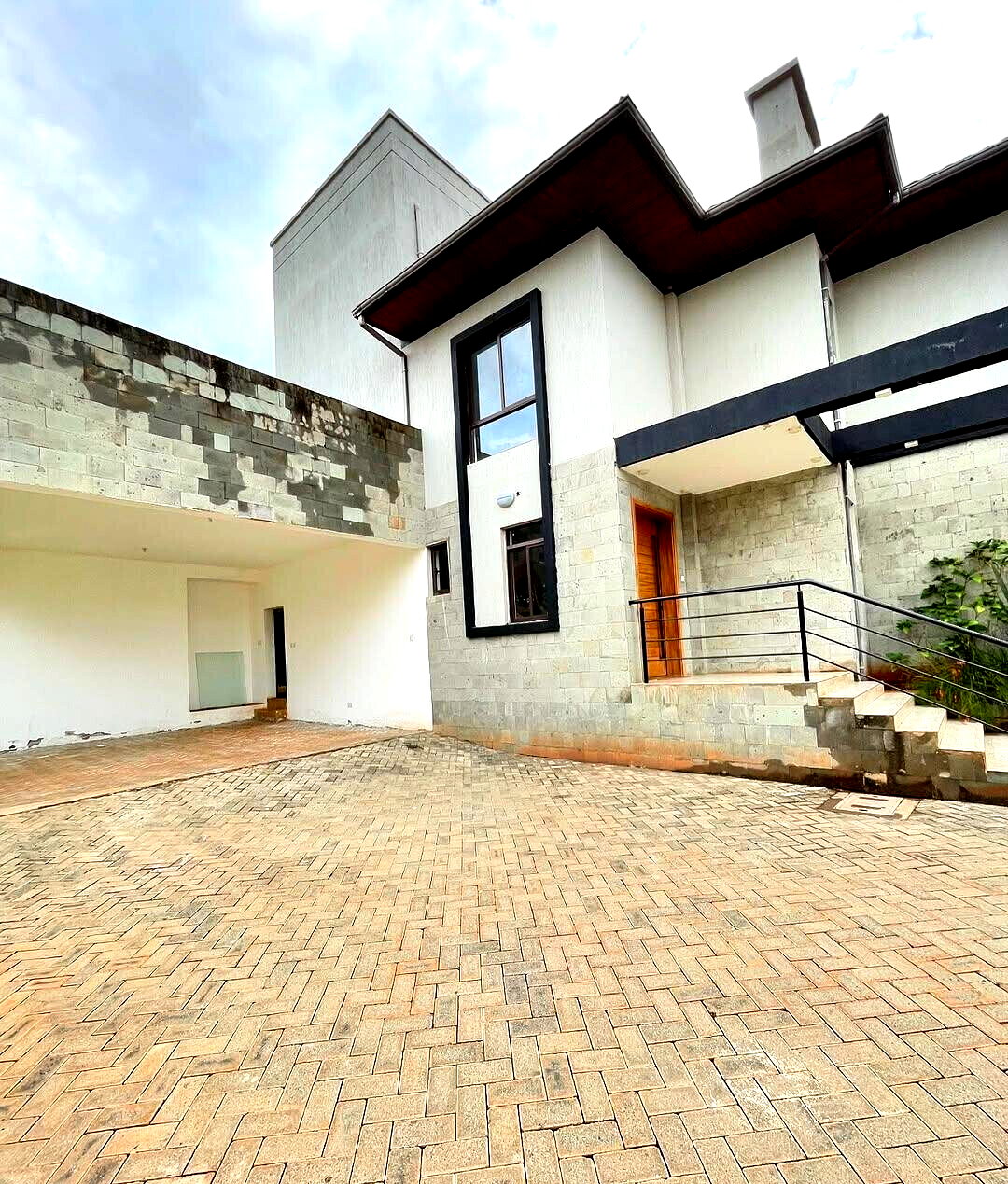 5-Ensuite Townhouse with Forest Views & Rental Income – Karen