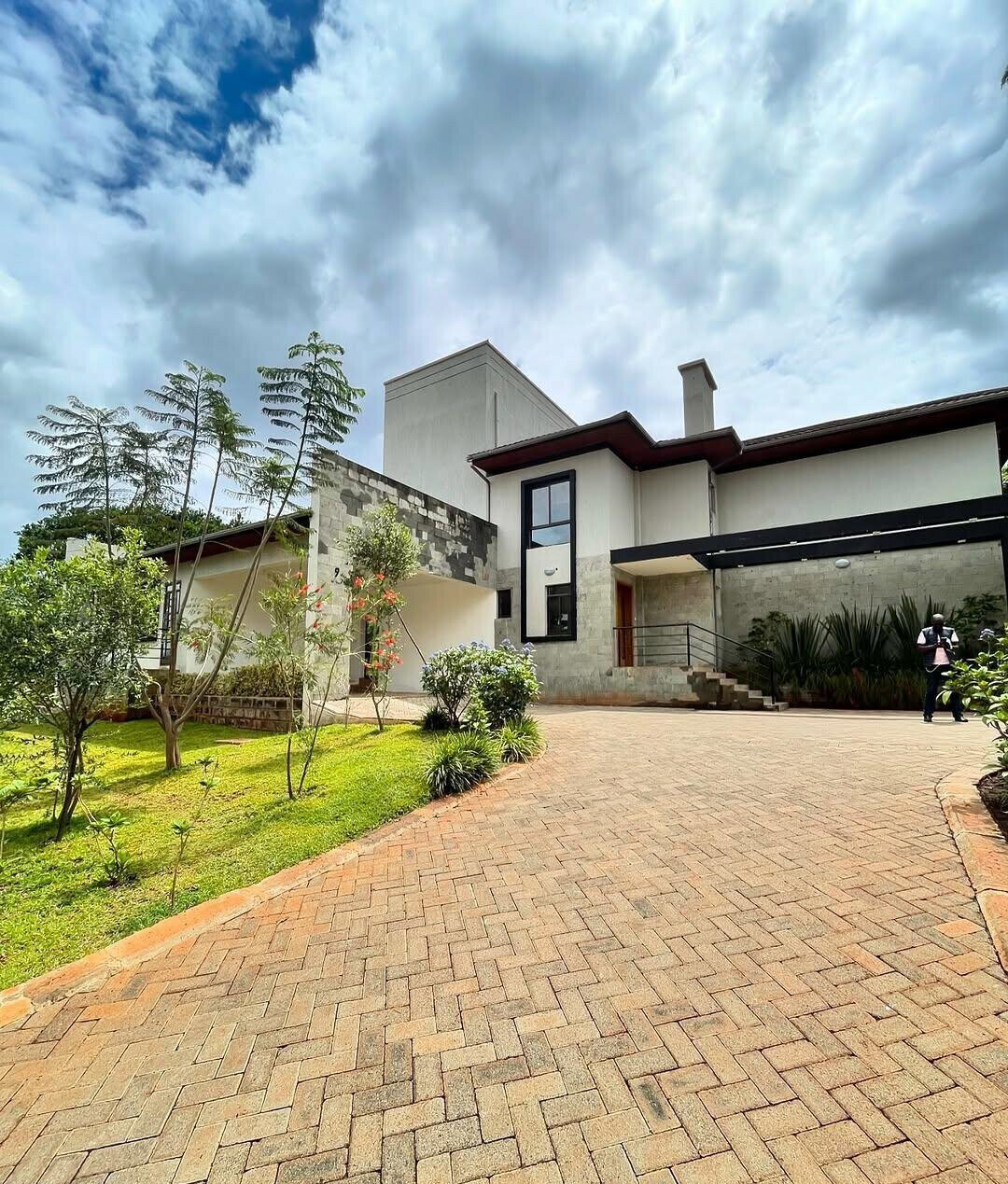 5-Ensuite Townhouse with Forest Views & Rental Income – Karen