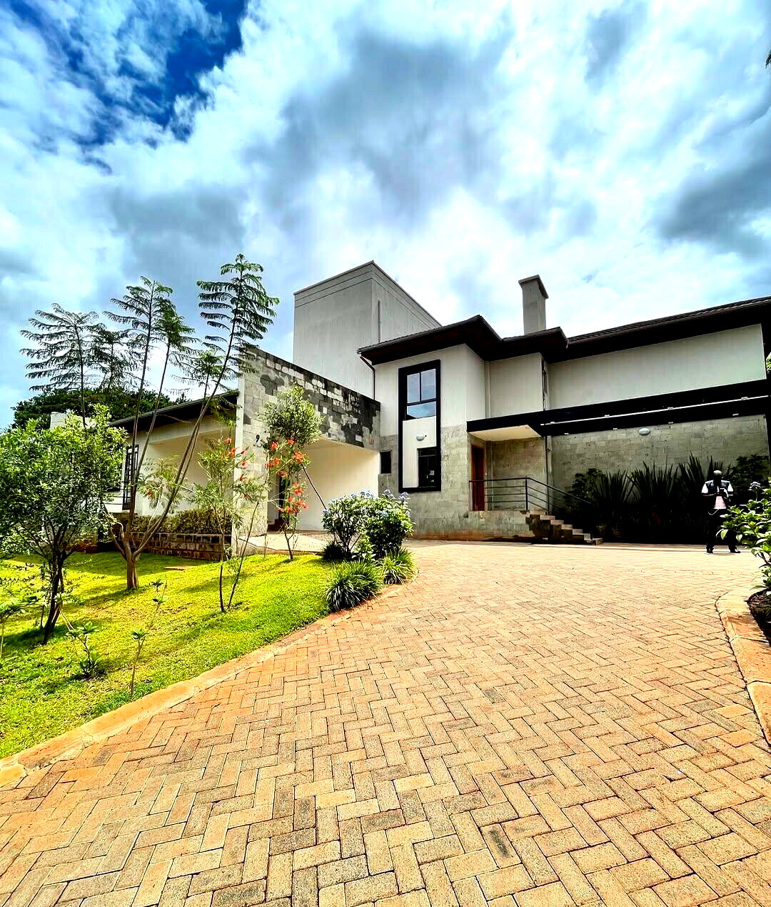 5-Ensuite Townhouse with Forest Views & Rental Income – Karen