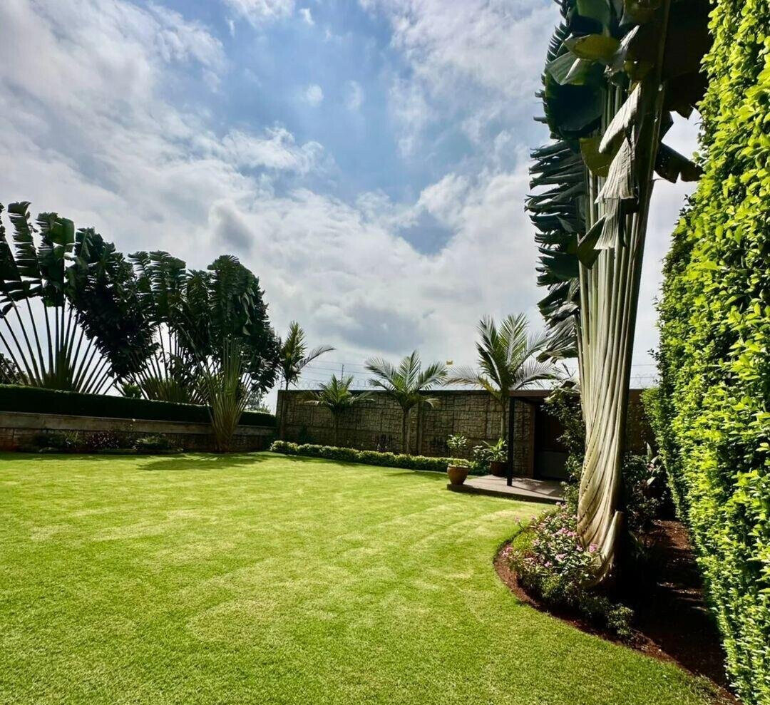 4BR Villa with Backyard Garden in Gated Community - Runda