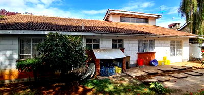 8bdrm Bungalow in Pioneer for sale - Image 3