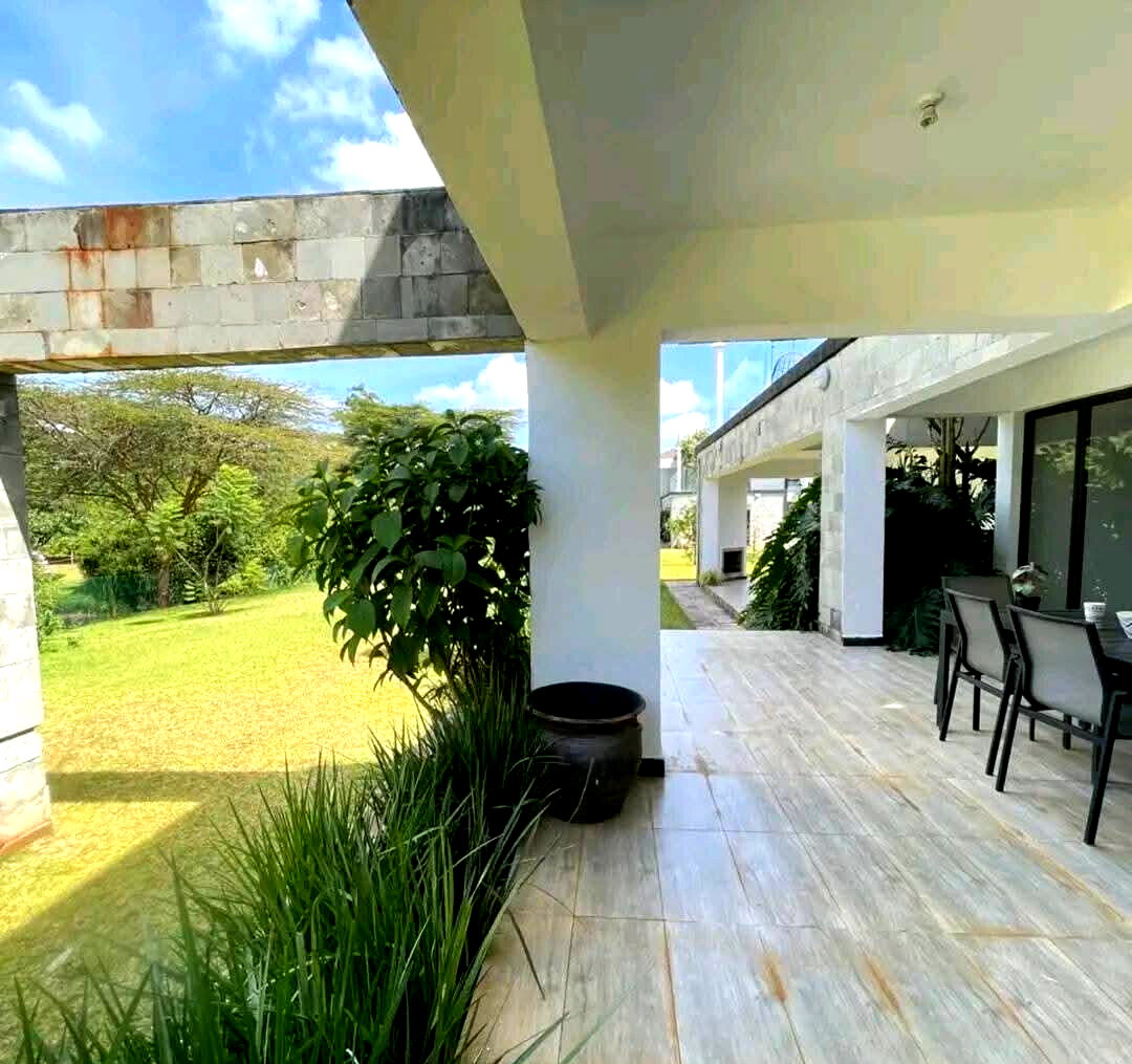 5-Ensuite Townhouse with Forest Views & DSQ – Karen