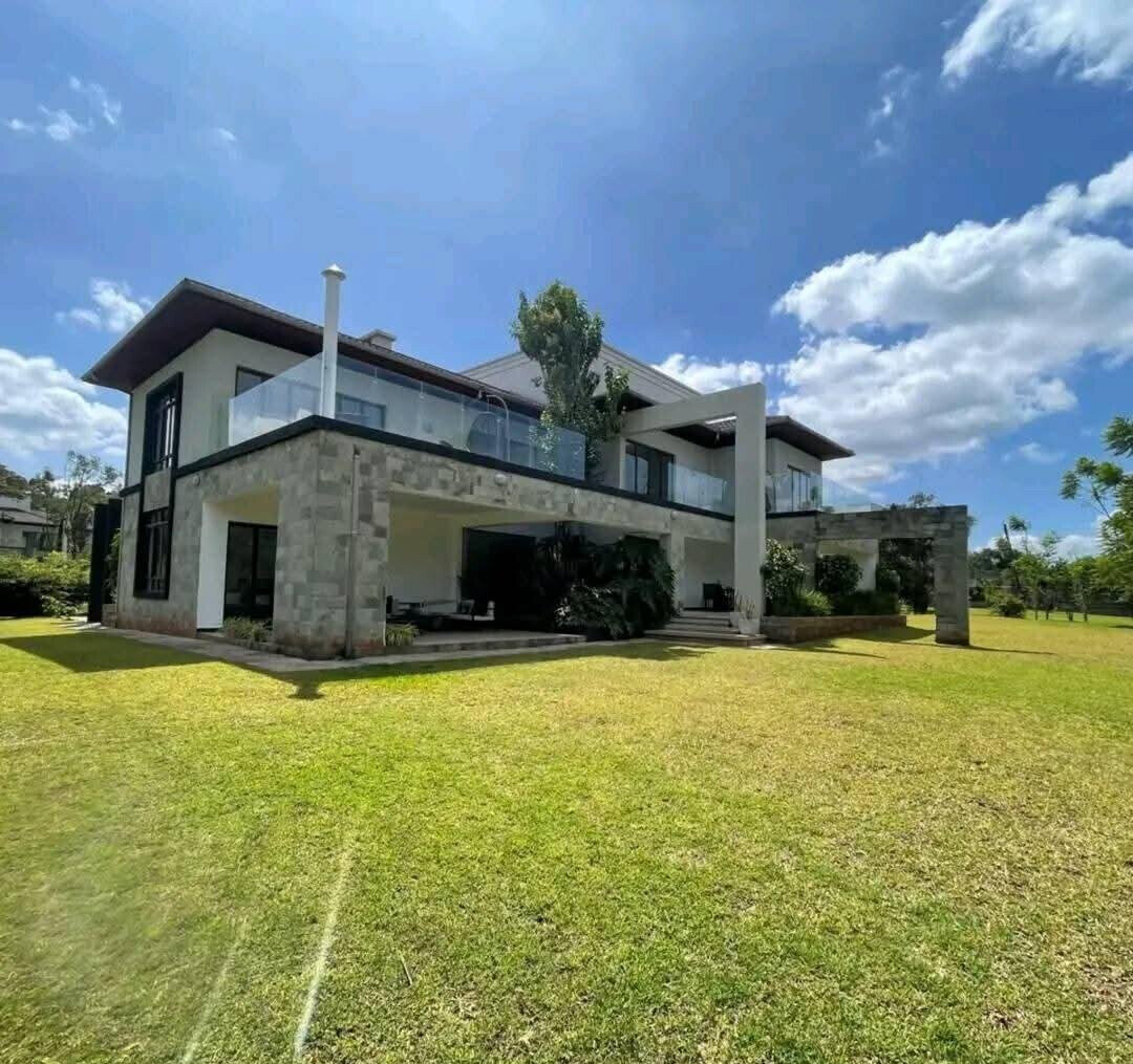 5-Ensuite Townhouse with Forest Views & DSQ – Karen