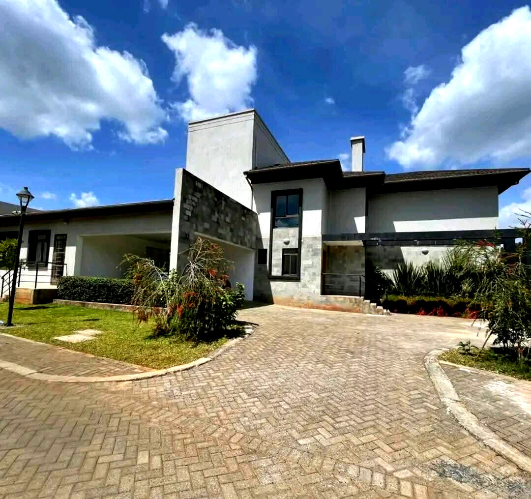 5-Ensuite Townhouse with Forest Views & DSQ – Karen