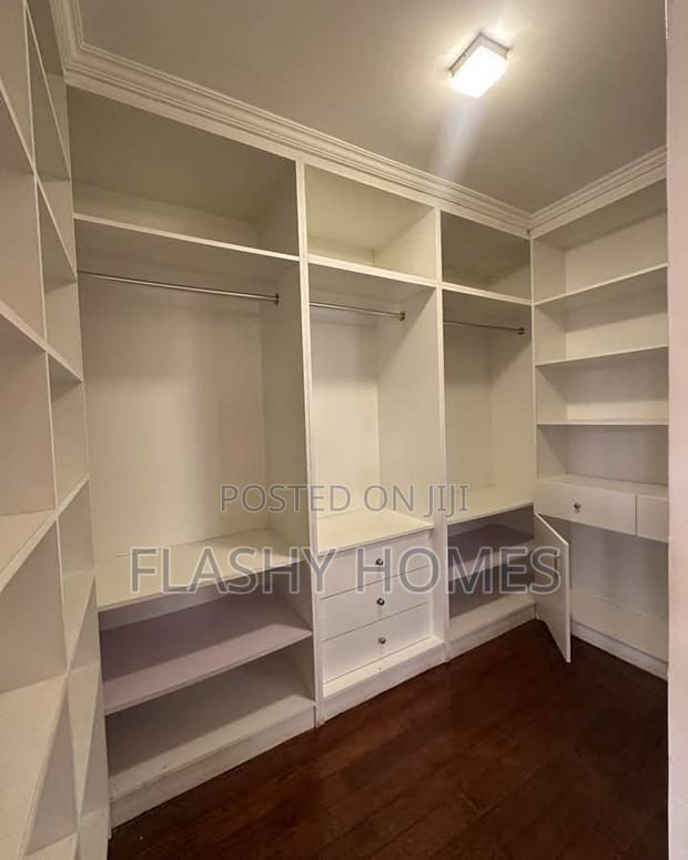 5bdrm Townhouse/Terrace in Lavington, Muthangari for sale