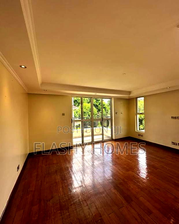 5bdrm Townhouse/Terrace in Lavington, Muthangari for sale