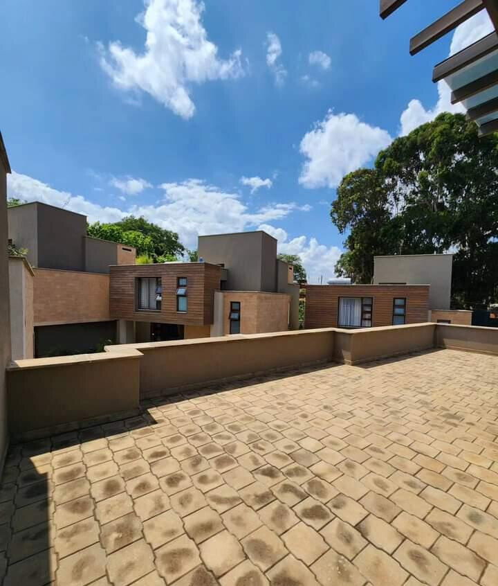 4 En-Suite Townhouse with Solar & 15,000L Water Tanks - Lavington