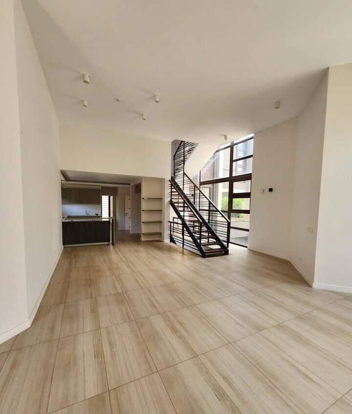 4 En-Suite Townhouse with Solar & 15,000L Water Tanks - Lavington