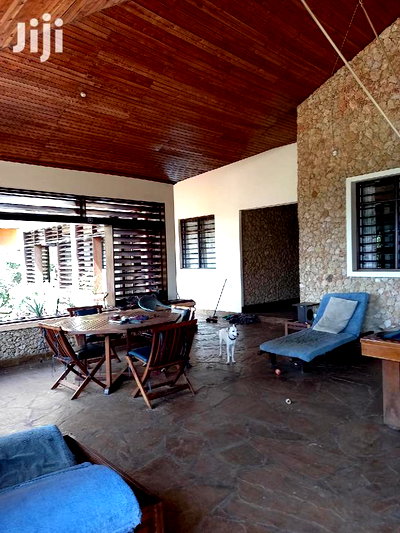 For Sale 4 Bedrooms Bungalow Beach Villa - Image 8