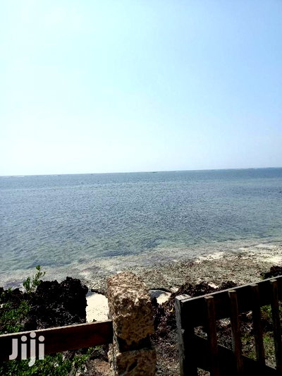 For Sale 4 Bedrooms Bungalow Beach Villa - Image 4