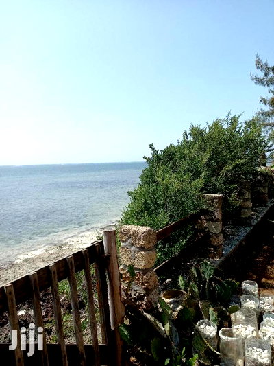 For Sale 4 Bedrooms Bungalow Beach Villa - Image 3