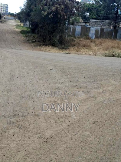 1/4 Plot Along Eastern Bypass at Kamakis Area - Image 4