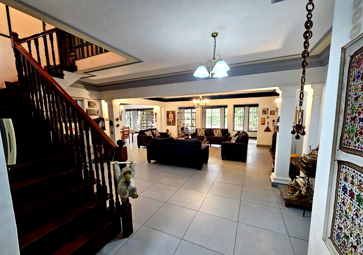 5-Bed Townhouse on 0.533 Acres with Big Garden - Muthaiga