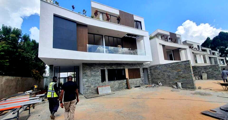 4BR Villa + DSQ with Private Lift & Rooftop Terrace - Runda