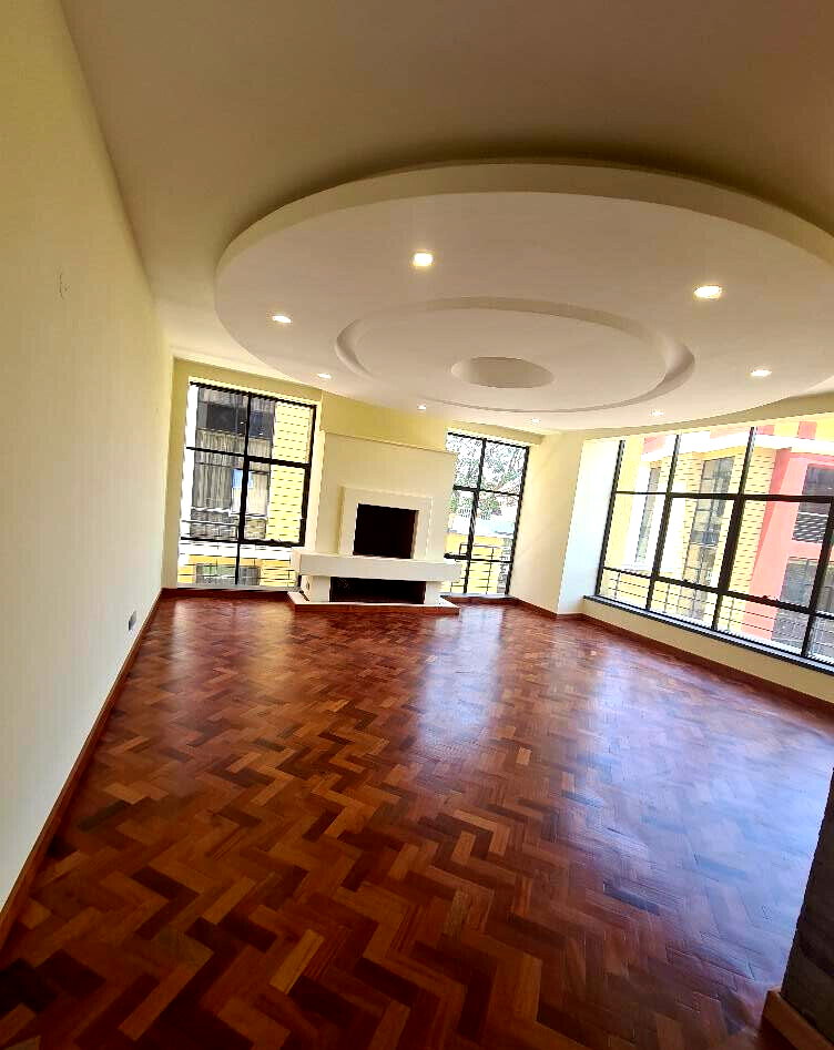 5-Ensuite Townhouse with DSQ & Fitted Kitchen - Lavington
