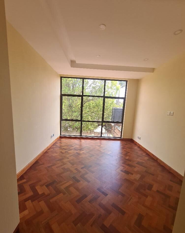 5-Ensuite Townhouse with DSQ & Fitted Kitchen - Lavington