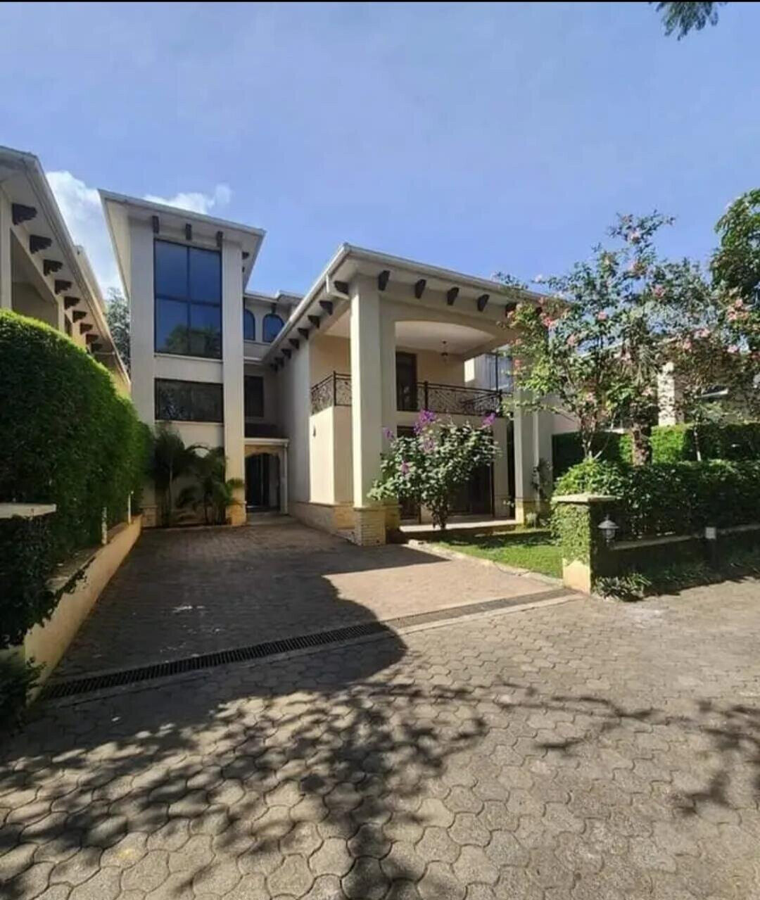 5-Ensuite Townhouse with Study & Solar Heating - Lavington