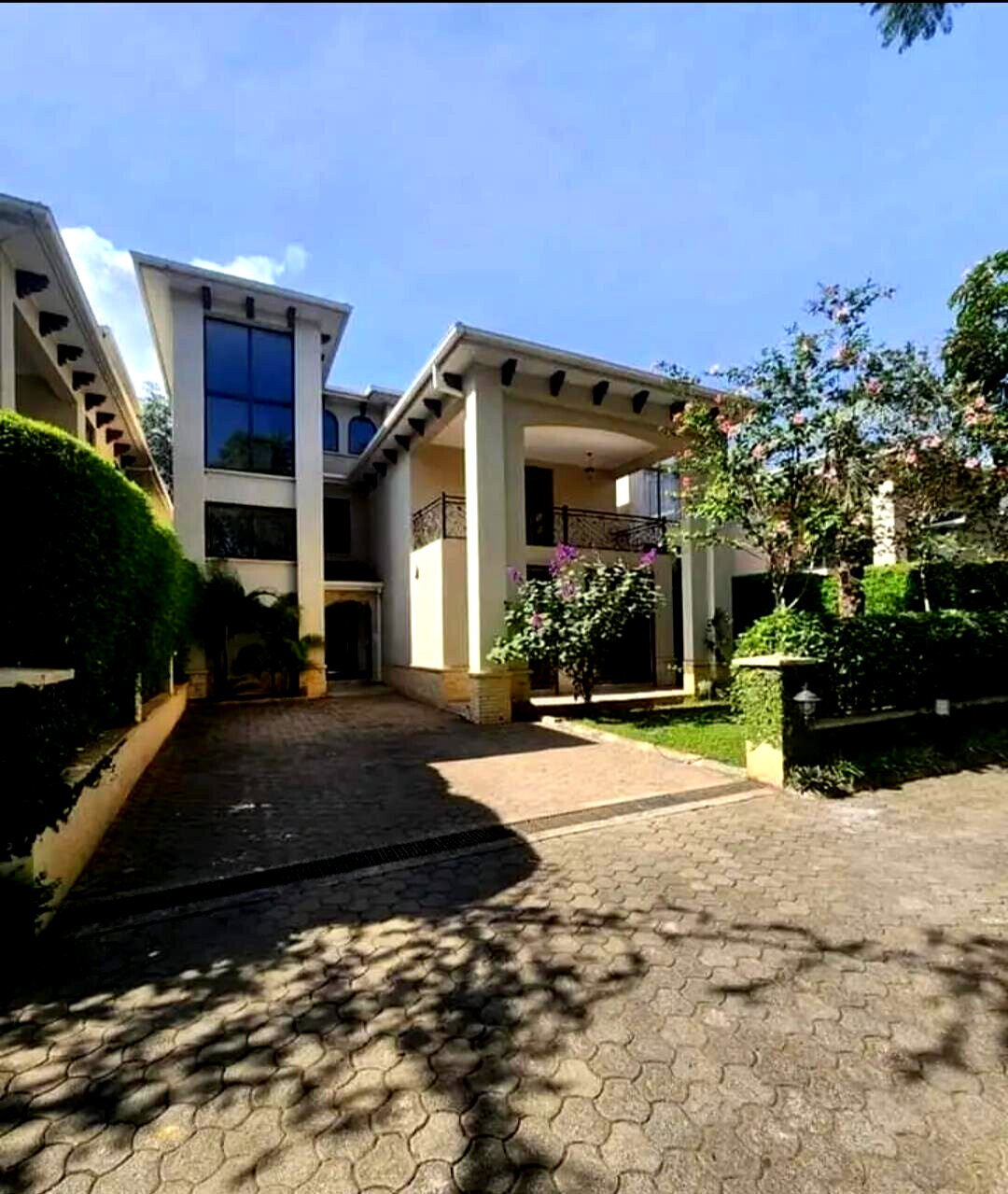 5-Ensuite Townhouse with Study & Solar Heating - Lavington