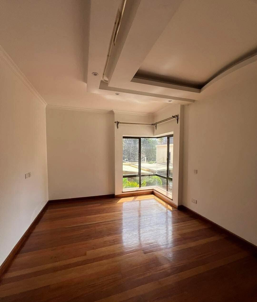 5-Ensuite Townhouse with DSQ & Private Backyard - Lavington