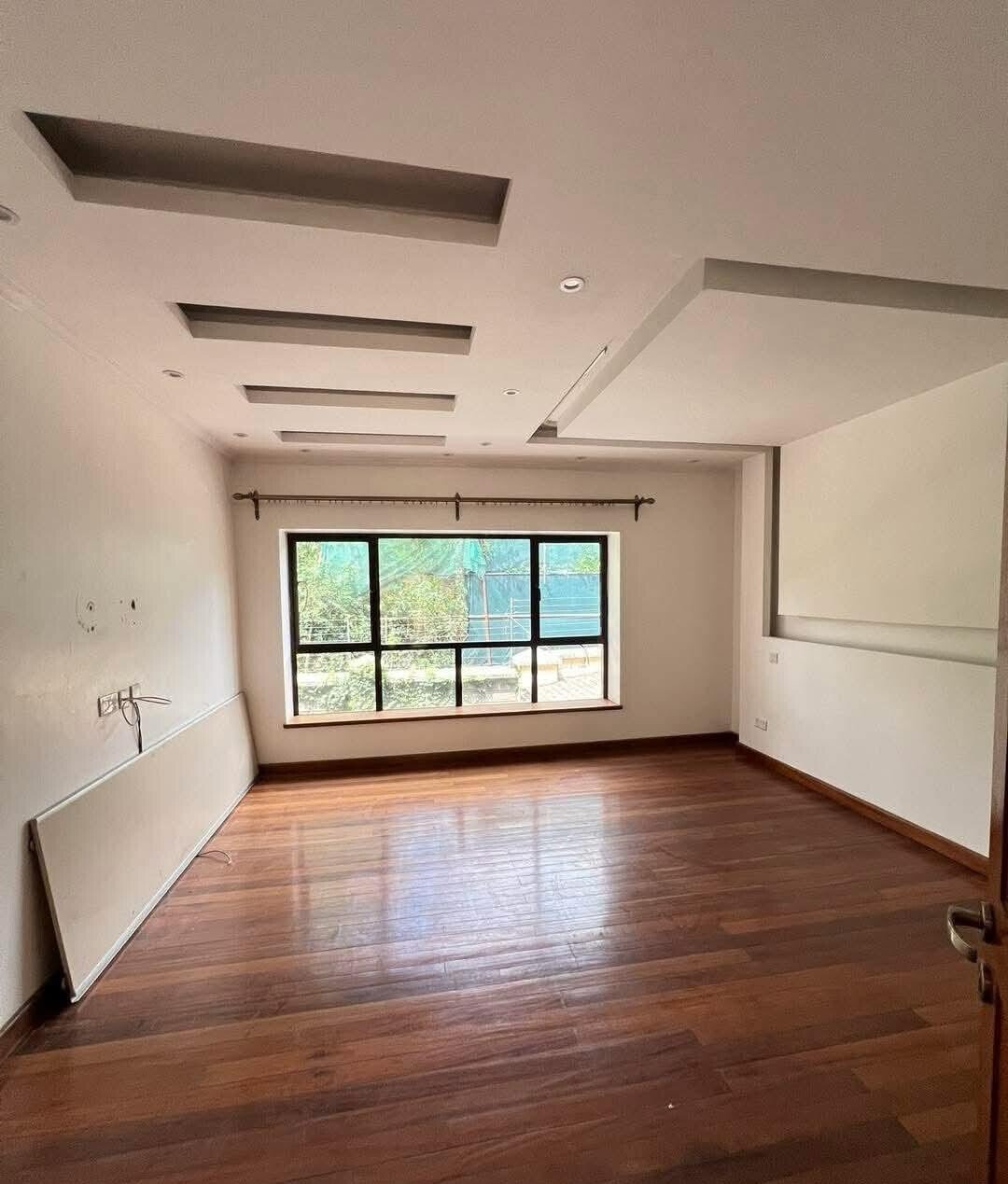 5-Ensuite Townhouse with DSQ & Private Backyard - Lavington