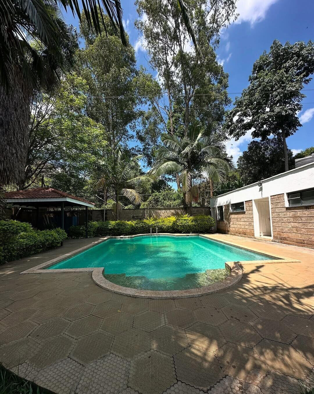 4-Ensuite Townhouse with Pool & Generator - Westlands