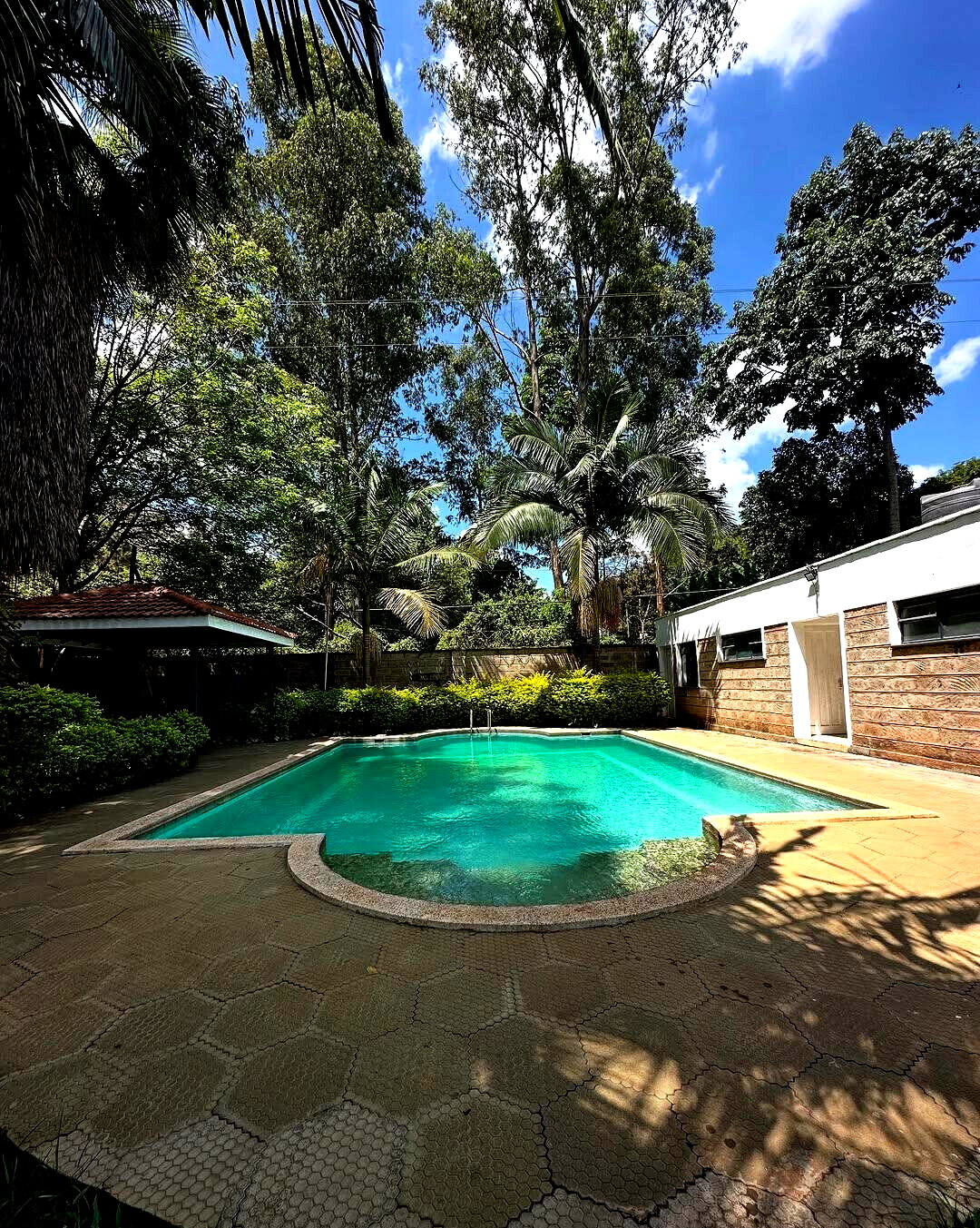 4-Ensuite Townhouse with Pool & Generator - Westlands