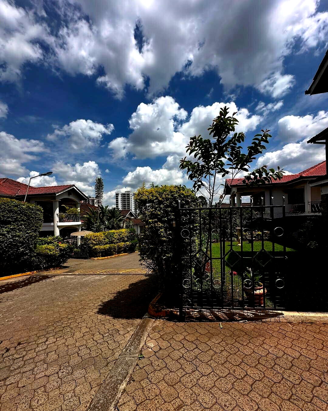 4-Ensuite Townhouse with Pool & Generator - Westlands