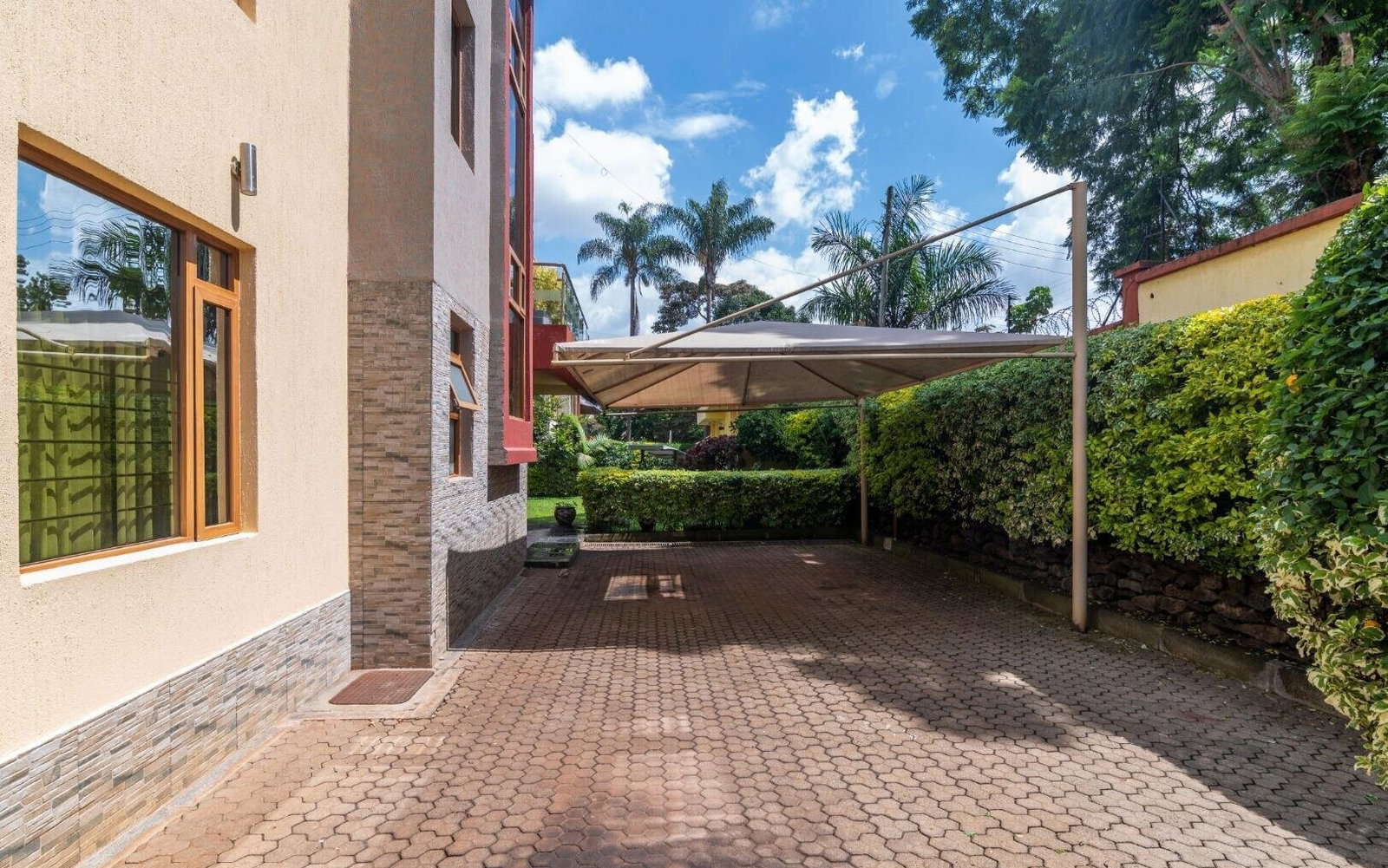 Algarve Villas 5-Ensuite Townhouse with Jacuzzi & Fireplace - Lavington
