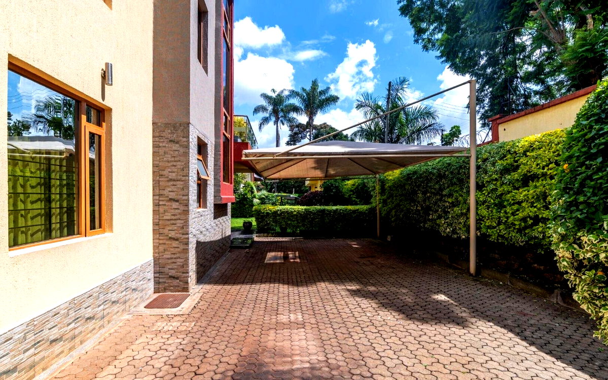 Algarve Villas 5-Ensuite Townhouse with Jacuzzi & Fireplace - Lavington