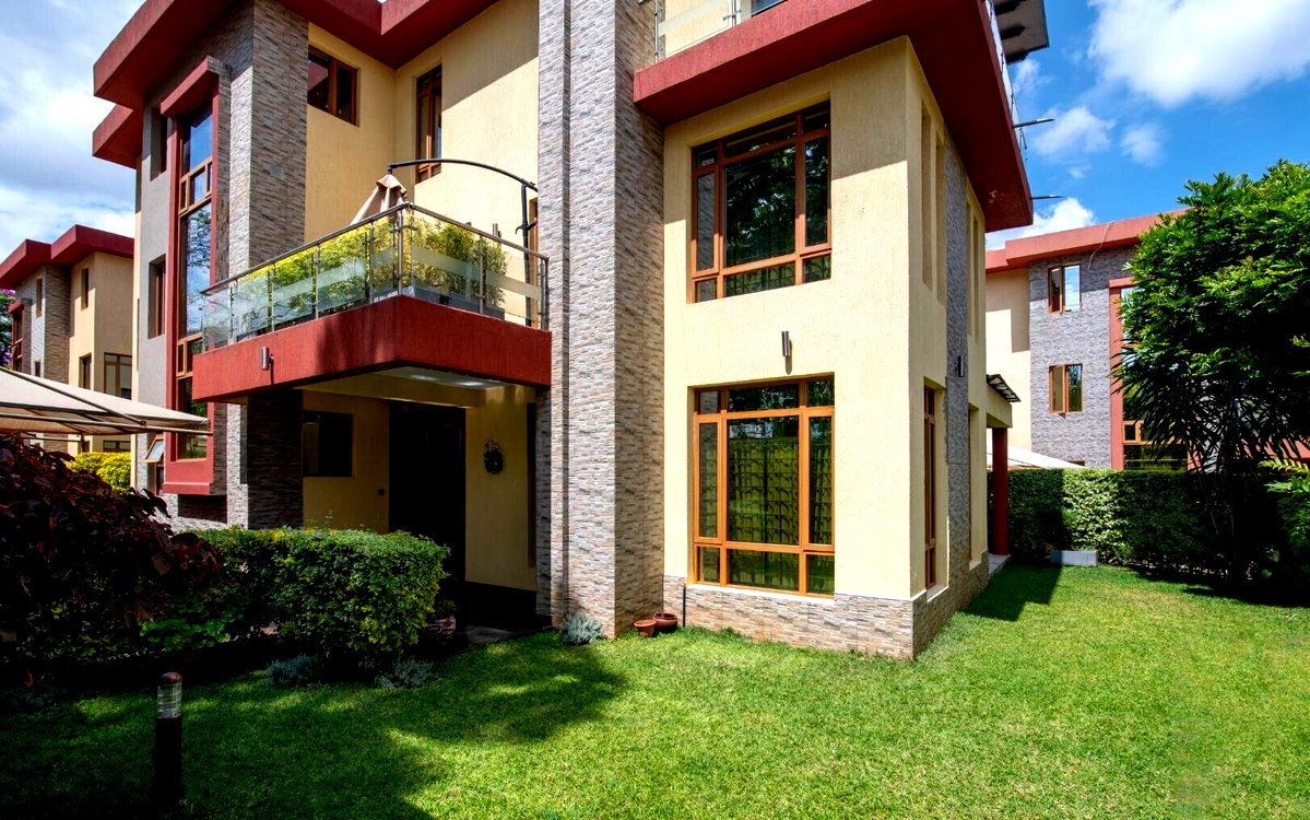 Algarve Villas 5-Ensuite Townhouse with Jacuzzi & Fireplace - Lavington