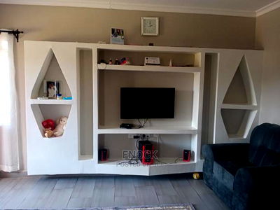 3bdrm Bungalow in Little Lambs Outspan, Racecourse for Sale - Image 2