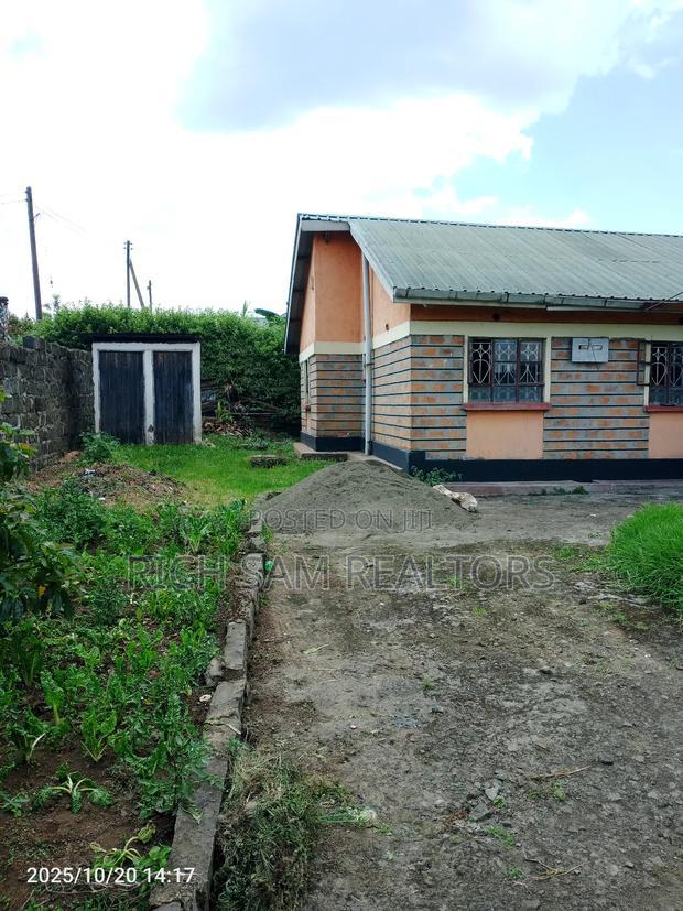 3bdrm Bungalow in Kiamunyi, Nakuru Town West for rent