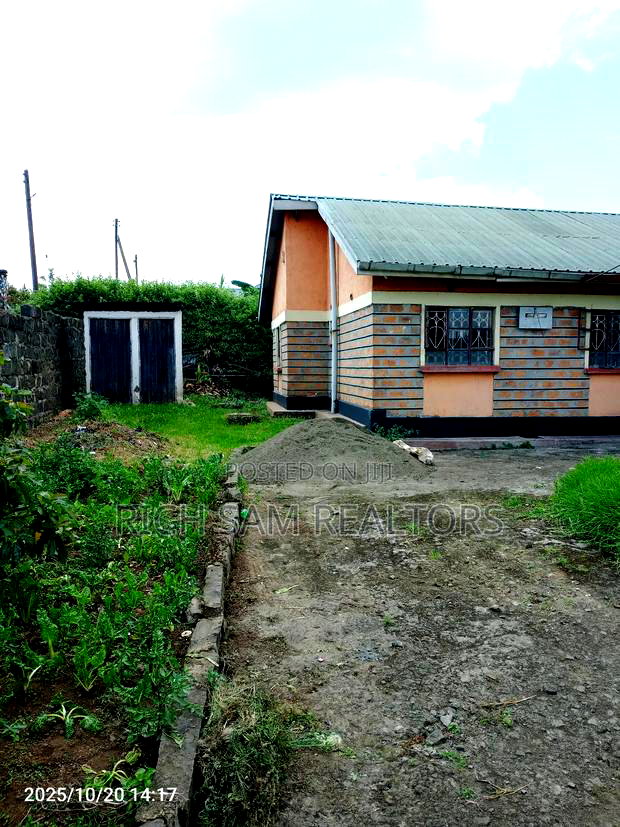 3bdrm Bungalow in Kiamunyi, Nakuru Town West for rent