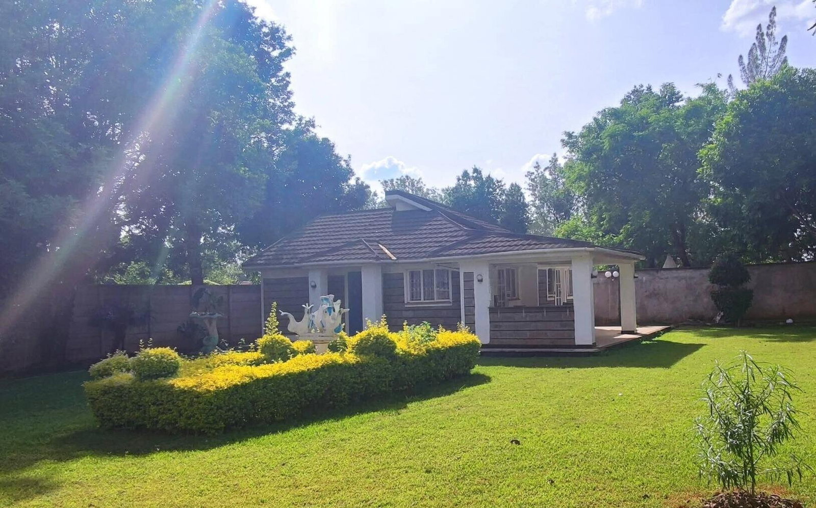 4BR All-Ensuite Mansion with Guest House & Gym - Runda