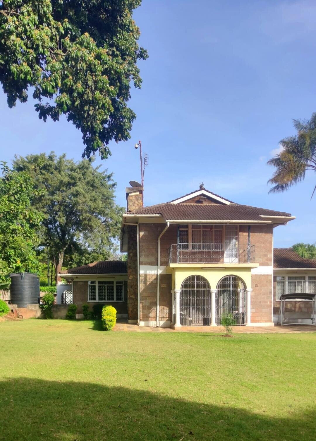 4BR All-Ensuite Mansion with Guest House & Gym - Runda