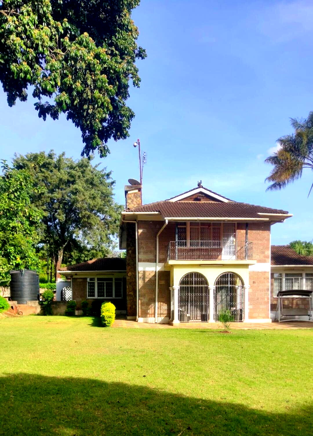4BR All-Ensuite Mansion with Guest House & Gym - Runda