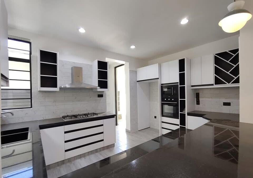 4BR Villa with Pool, Clubhouse & Staff Quarter - Membley Estate
