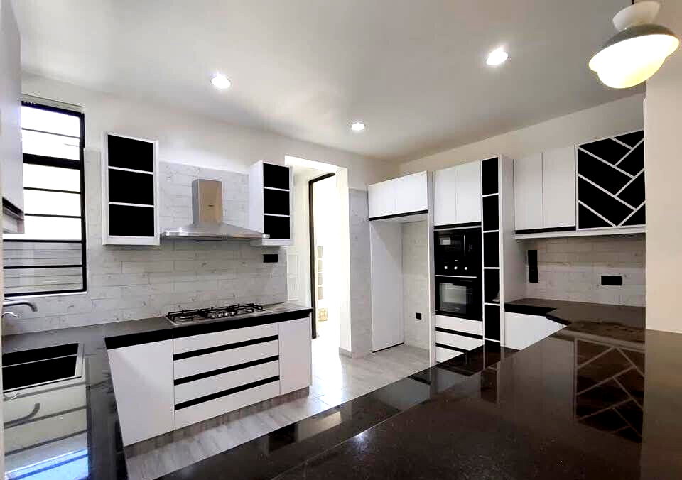 4BR Villa with Pool, Clubhouse & Staff Quarter - Membley Estate