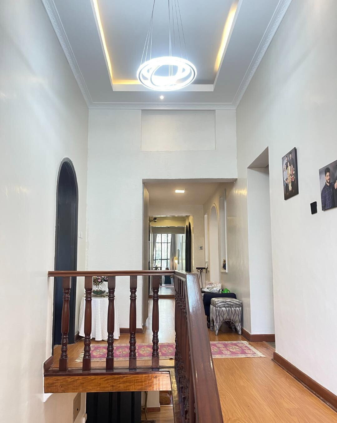 5-Bed Townhouse with Guest Wing & Pool Access - Riverside