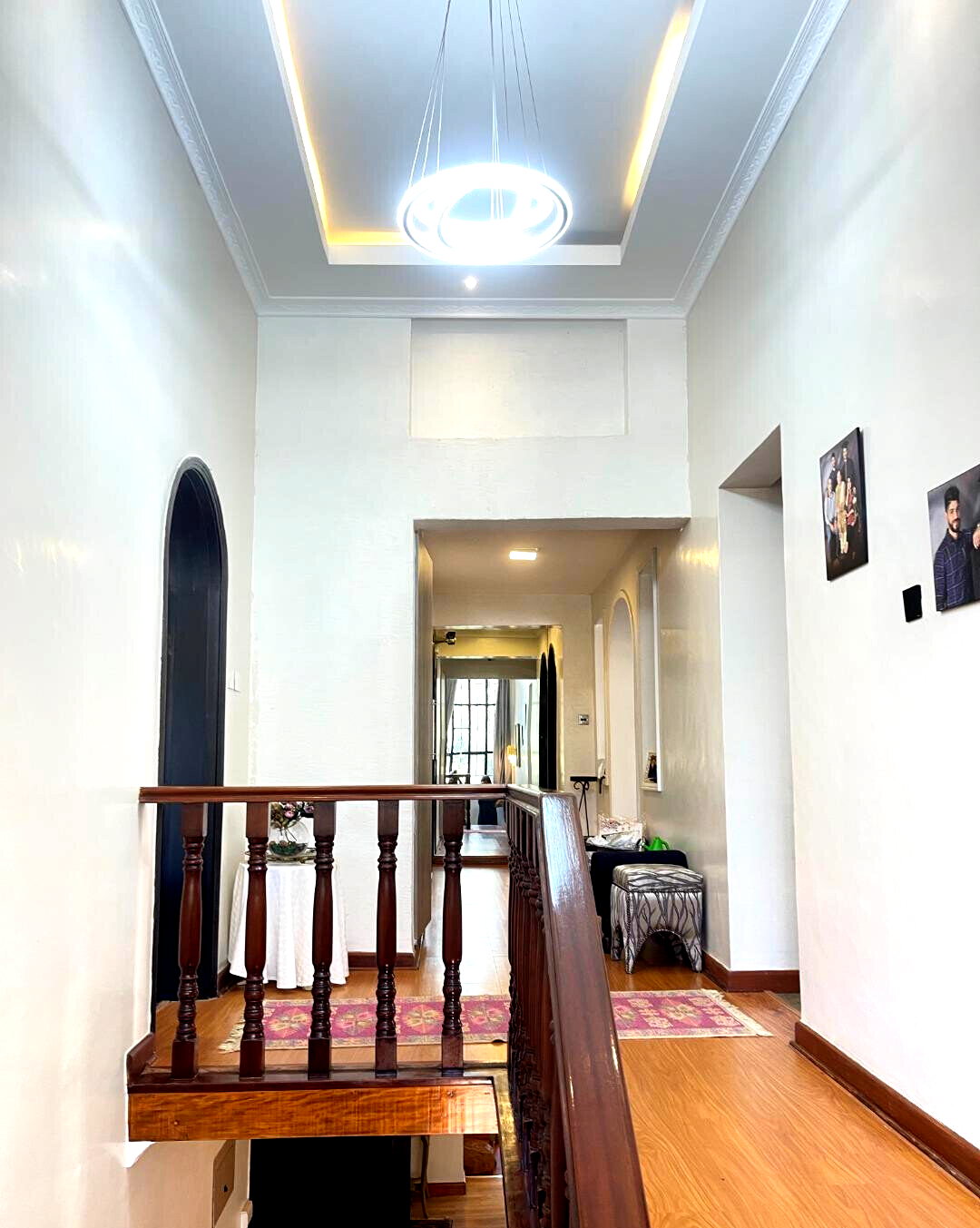 5-Bed Townhouse with Guest Wing & Pool Access - Riverside