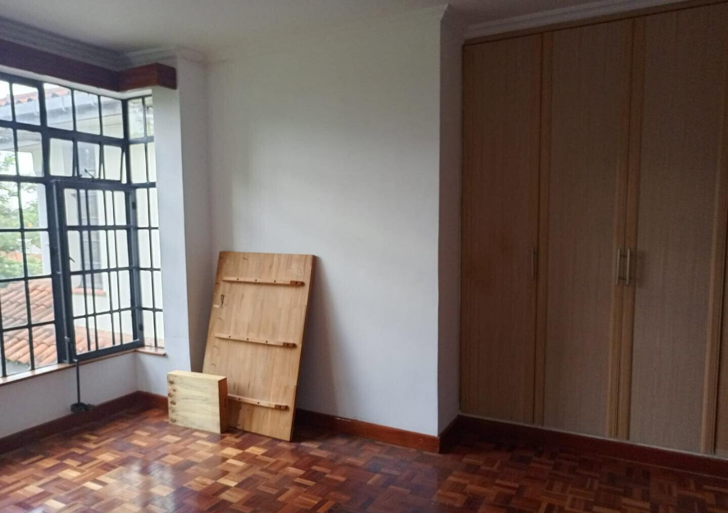 Half-Acre Gated Townhouse with Pool & Gym – Rosslyn