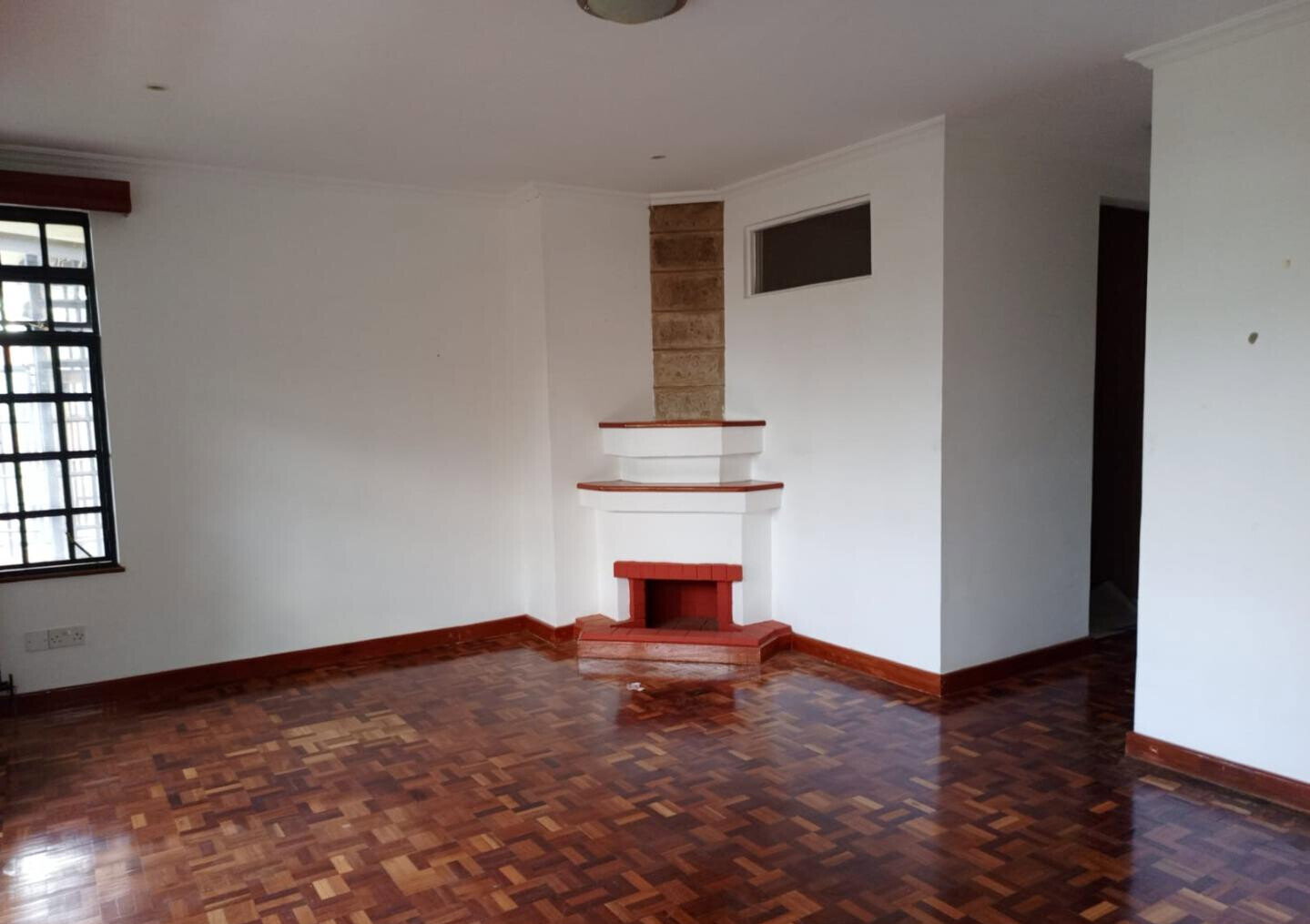 Half-Acre Gated Townhouse with Pool & Gym – Rosslyn