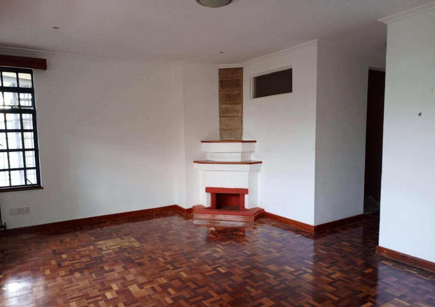 Half-Acre Gated Townhouse with Pool & Gym – Rosslyn