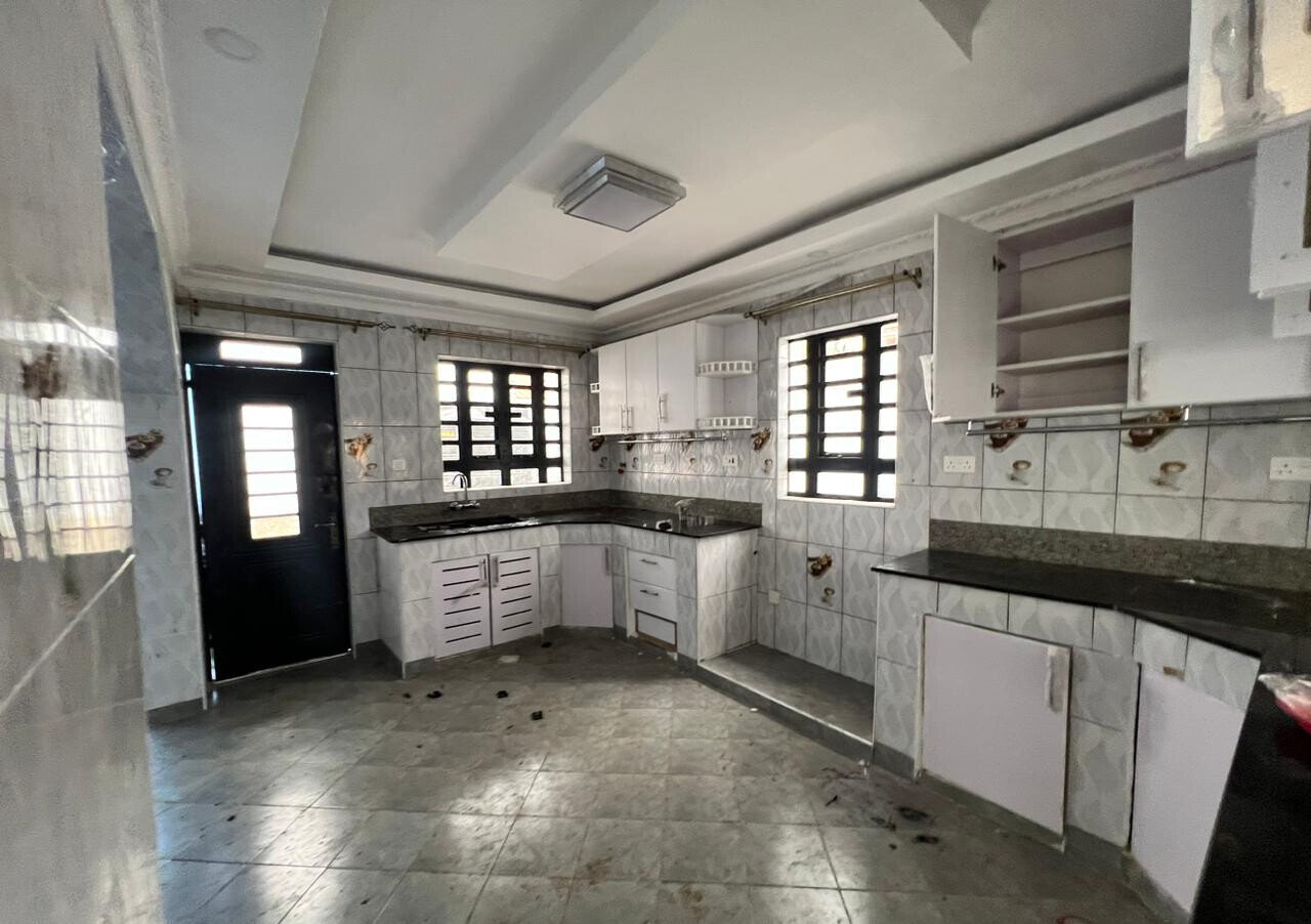 4BR Villa with Staff Quarter & Ensuites - Membley Estate