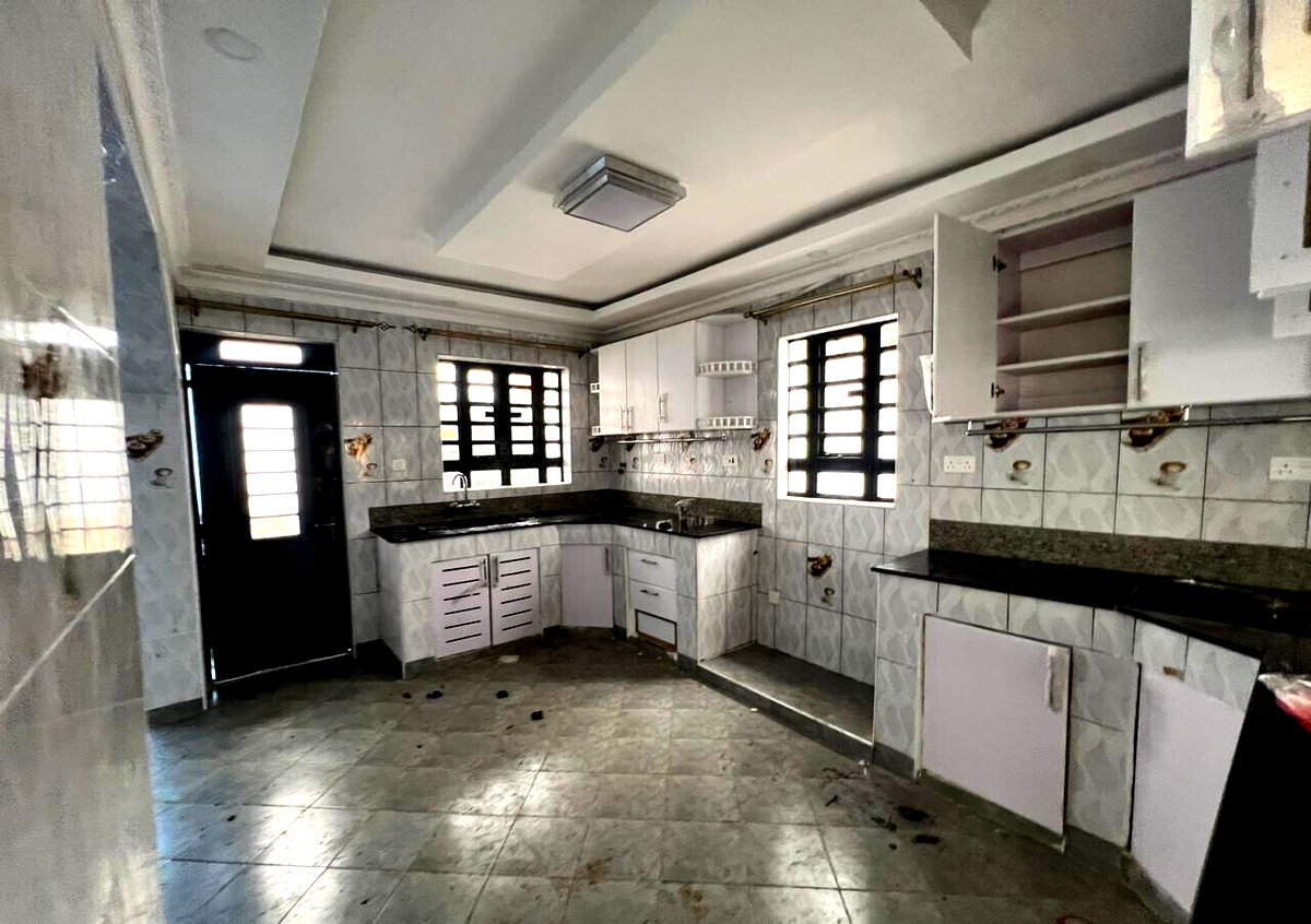 4BR Villa with Staff Quarter & Ensuites - Membley Estate