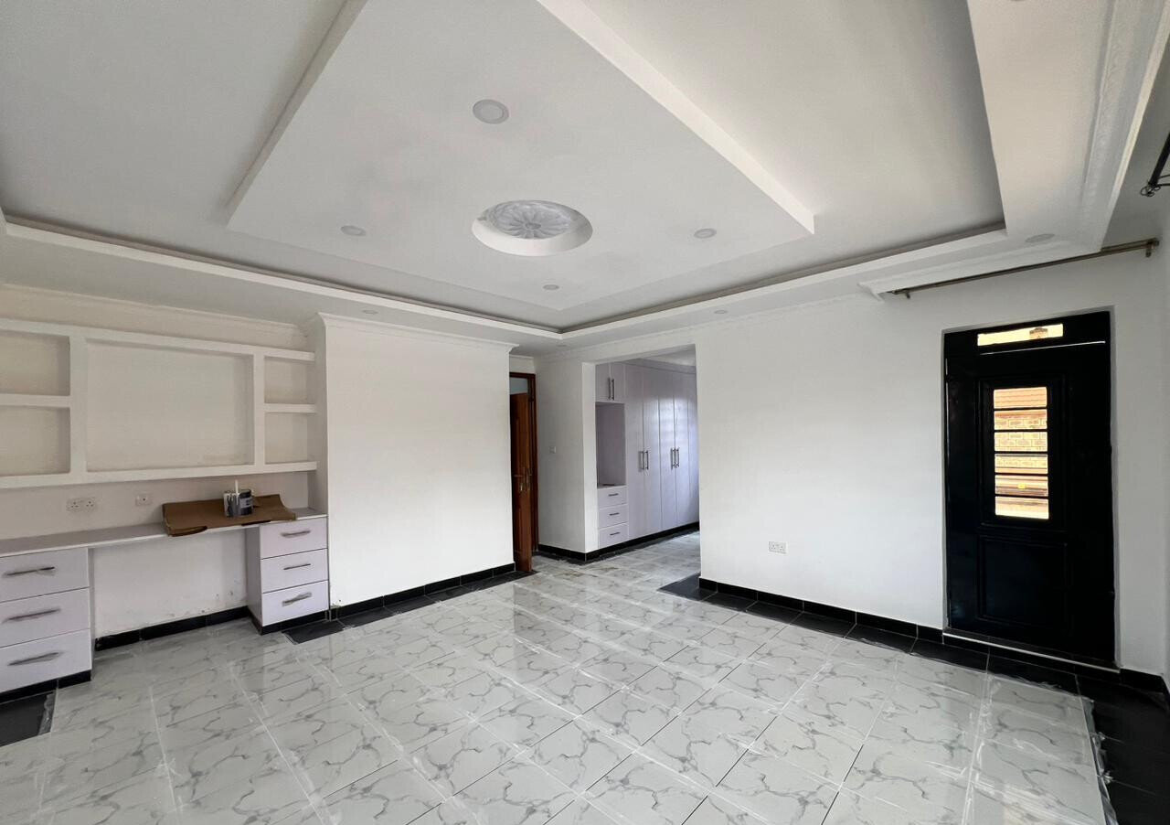 4BR Villa with Staff Quarter & Ensuites - Membley Estate