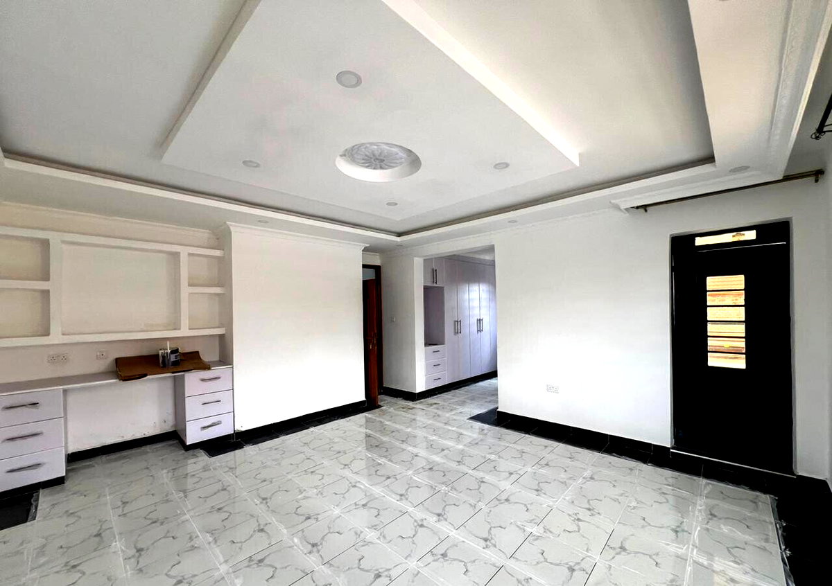 4BR Villa with Staff Quarter & Ensuites - Membley Estate