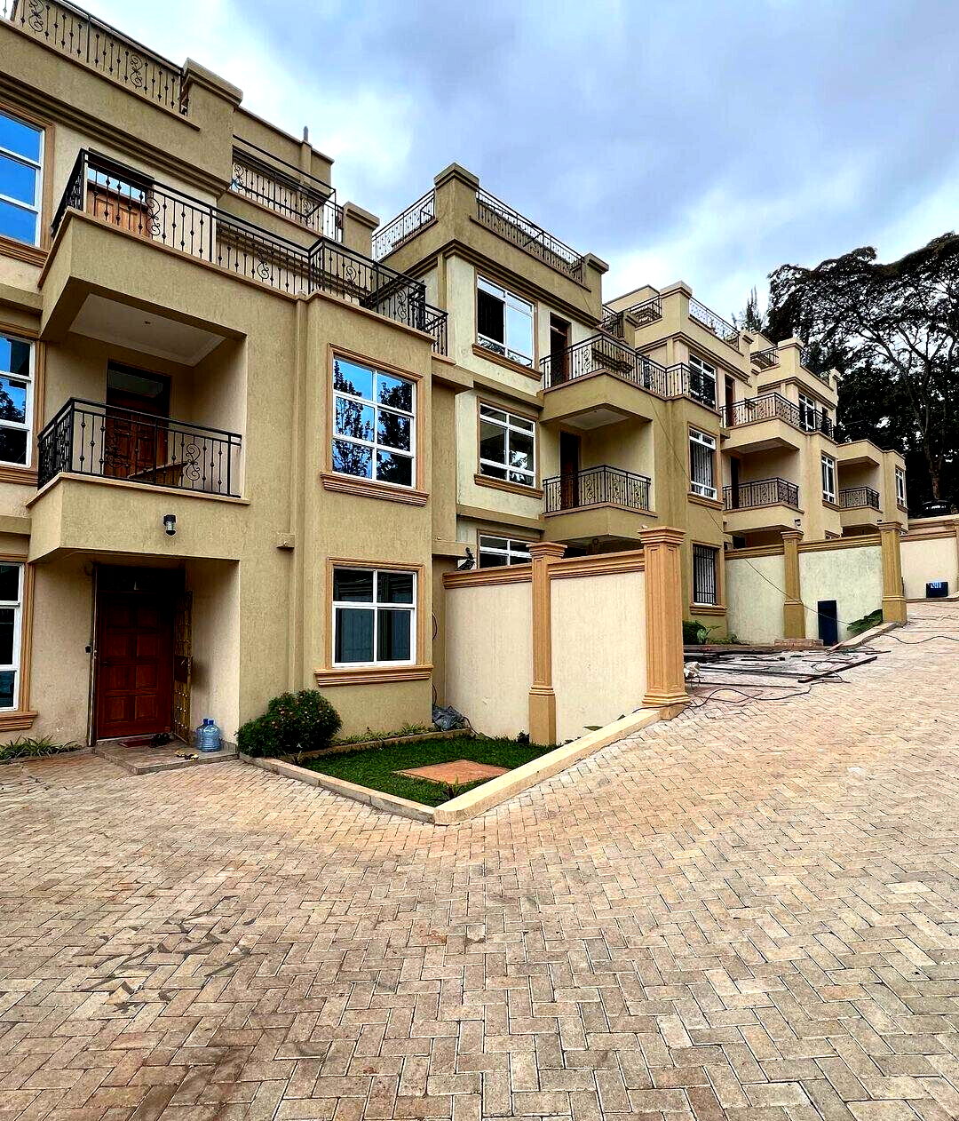 5BR All-Ensuite Townhouse with Rooftop Terrace – Windsor, Nairobi