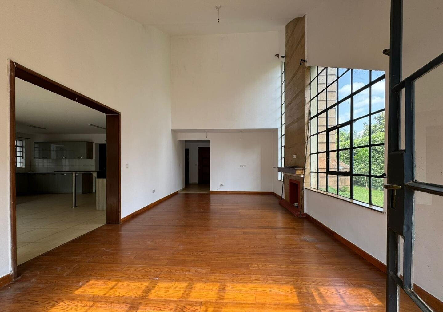 Corner Townhouse with Expansive Garden & Valley Views - Kitisuru