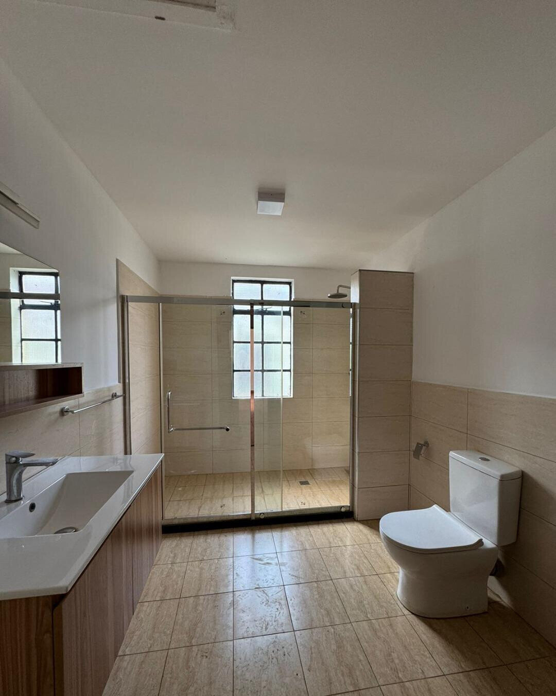 Corner Townhouse with Expansive Garden & Valley Views - Kitisuru